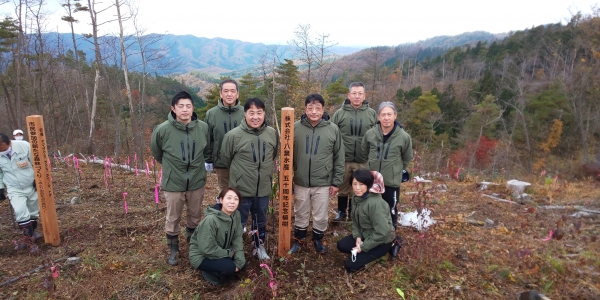 植樹活動を行わせていただきました。