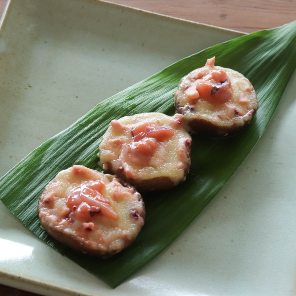 椎茸と塩辛のチーズ焼き