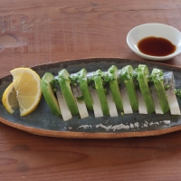 しめ鯖とアボカドのカルパッチョ風