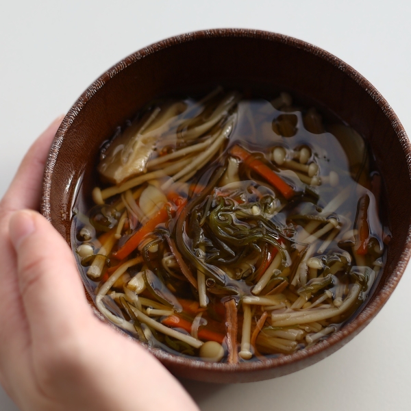 めかぶ松前漬のきのこ汁