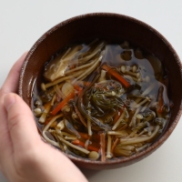 めかぶ松前漬のきのこ汁